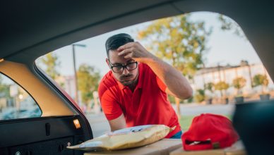 last mile delivery driver confused about picking the right package